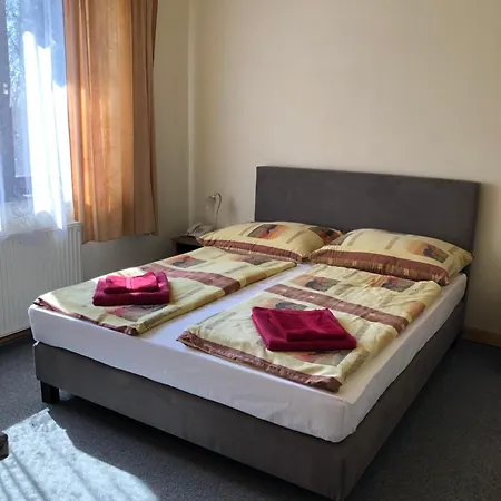 Отель Holdfeny 3*