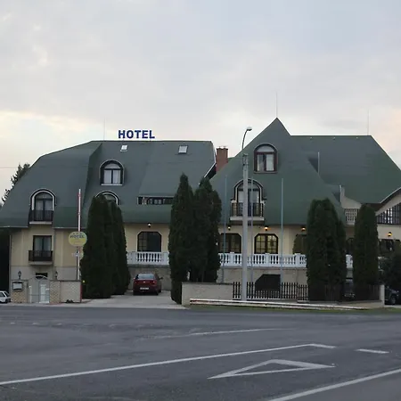 Hotel Holdfeny 3*