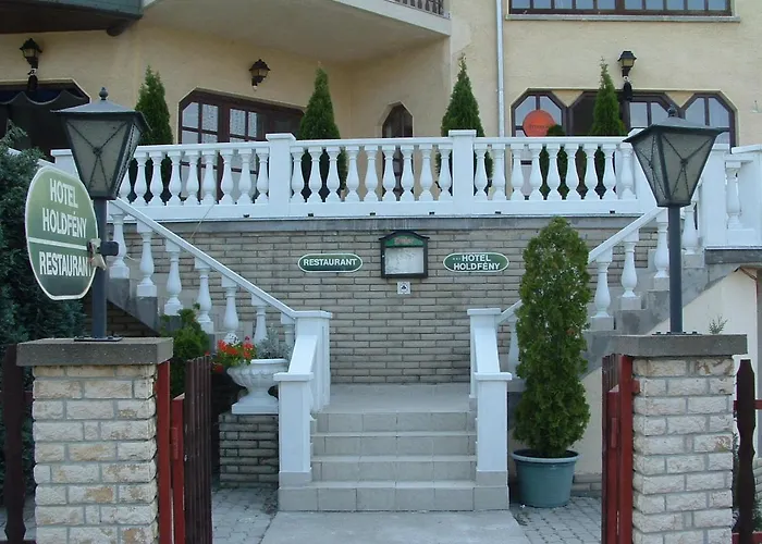 Holdfeny Kapolnasnyek